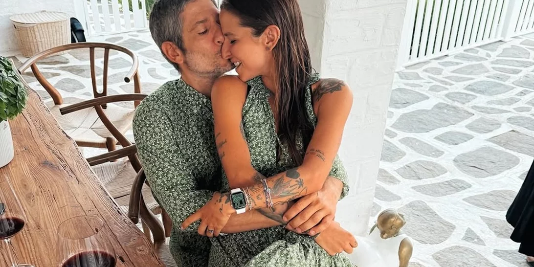 Εριέττα Κούρκουλου Λάτση | Φωτογραφίζει τον Νικόλα της να περπατά στη βροχή με τις πιο χαριτωμένες κίτρινες γαλότσες