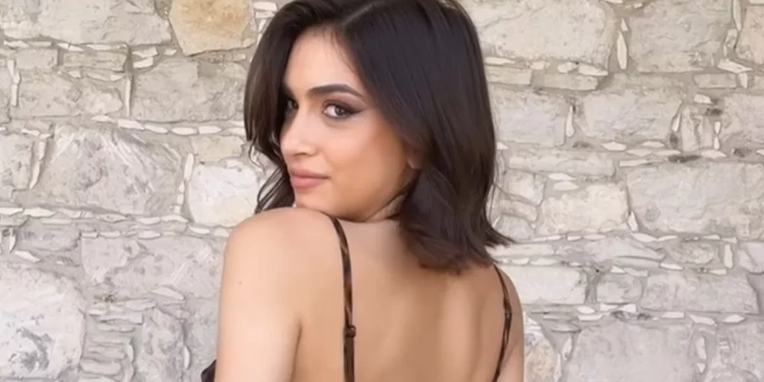 Η Αντιγόνη Νεοφύτου με το viral lip oil που λατρεύει και η Gen Z