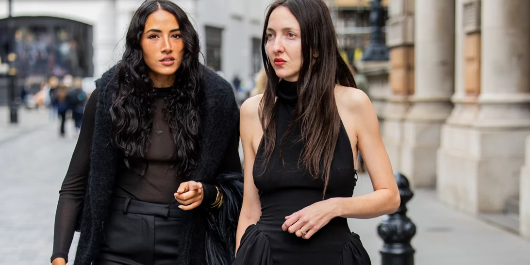 Αυτό το μαύρο midi φόρεμα είναι το πιο κομψό staple που χρειάζεσαι στη συλλογή σου