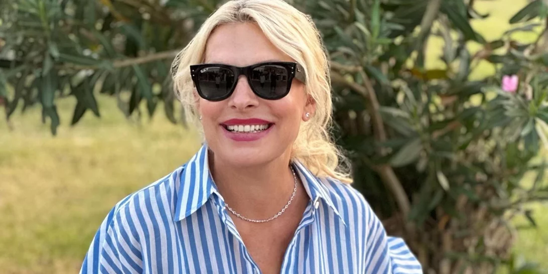 Ελένη Μενεγάκη | Στο αγαπημένο της κομμωτήριο για βαφή – Πώς να περιποιηθείς κι εσύ τα βαμμένα ξανθά μαλλιά σου