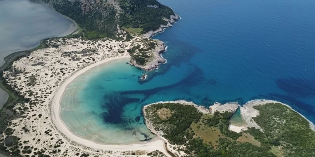 Βοϊδοκοιλιά | Ο κρυφός "παράδεισος" της Μεσσηνίας που θα γίνει hot προορισμός μετά τα γυρίσματα της ταινίας "Οδύσσεια" του Nolan