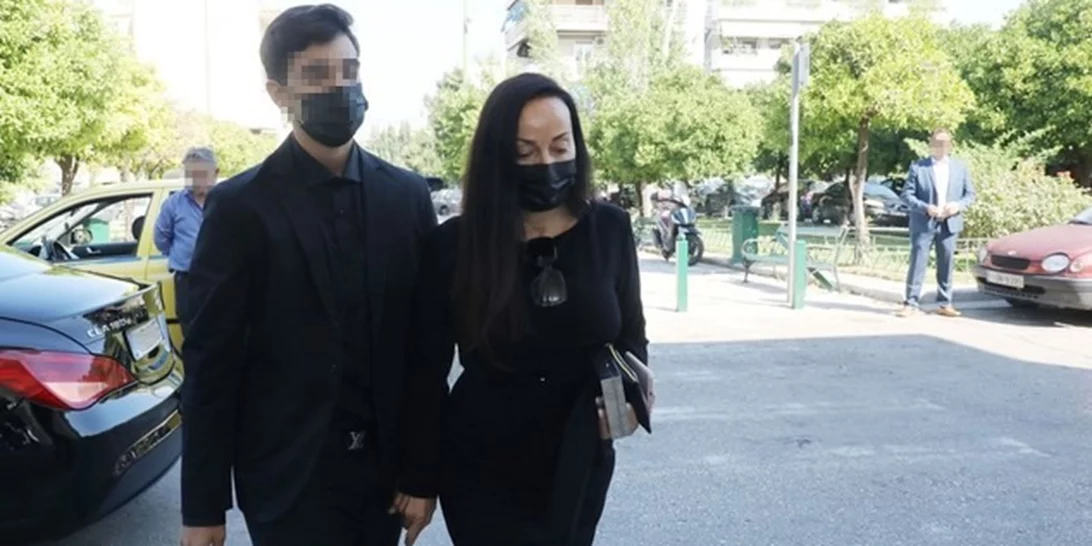 Κηδεία Άκη Τσοχατζόπουλου: Η σπάνια εμφάνιση του μικρότερου γιου του, στο πλευρό της Βίκυς Σταμάτη