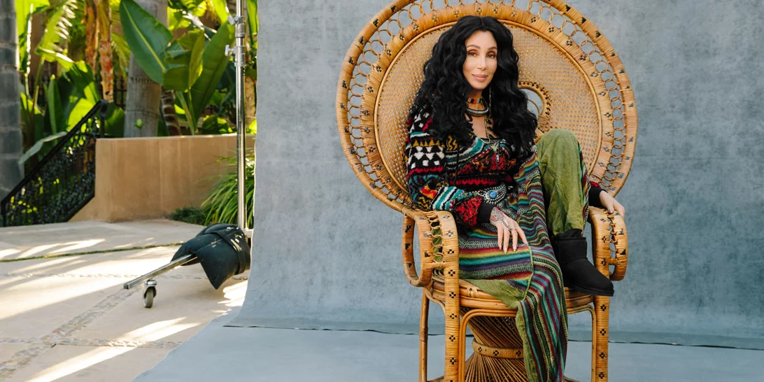 Η Cher με Classic Mini μπότες στη νέα καμπάνια της UGG