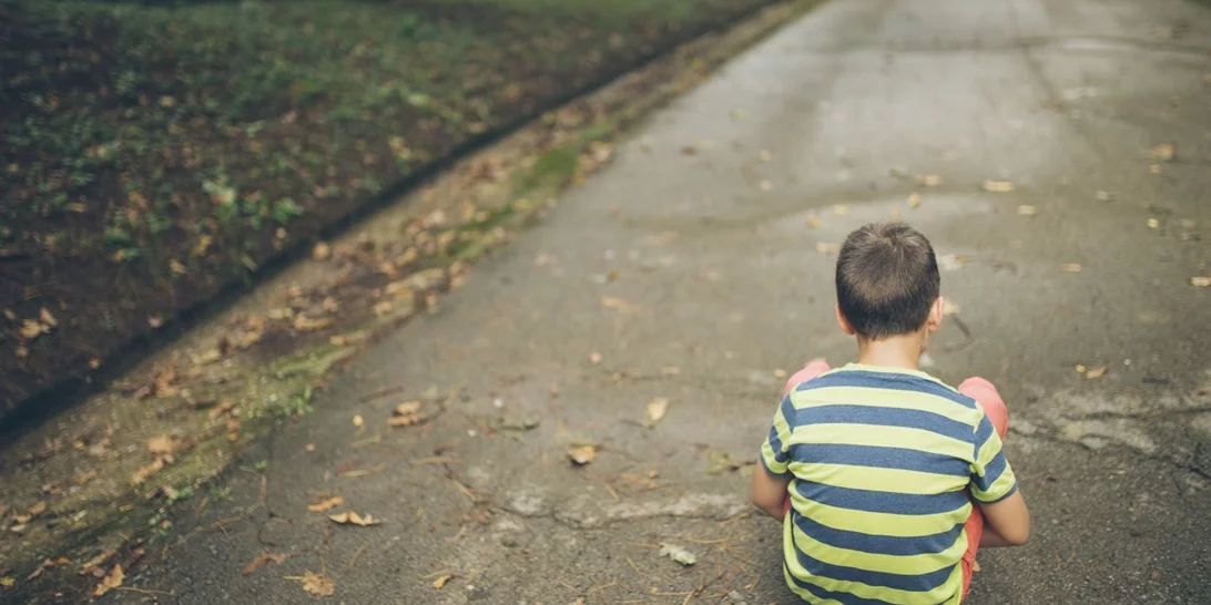Γονείς | Δεν είναι φυσιολογικό να μεγαλώνουμε τα παιδιά μας απομονωμένοι