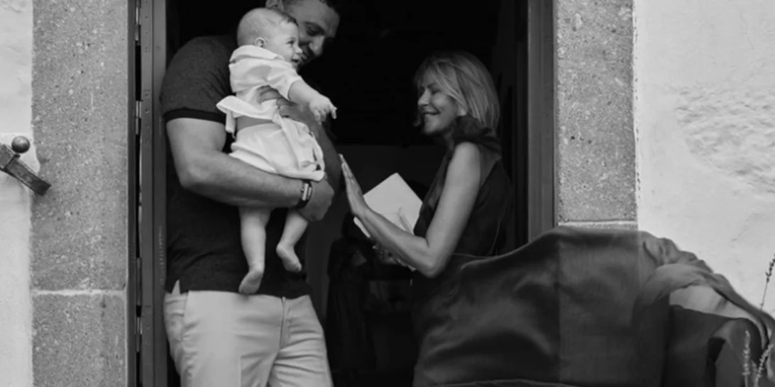 Ο Βασίλης Κικίλιας δημοσίευσε μια throwback φωτογραφία από τη βάφτιση του γιου του