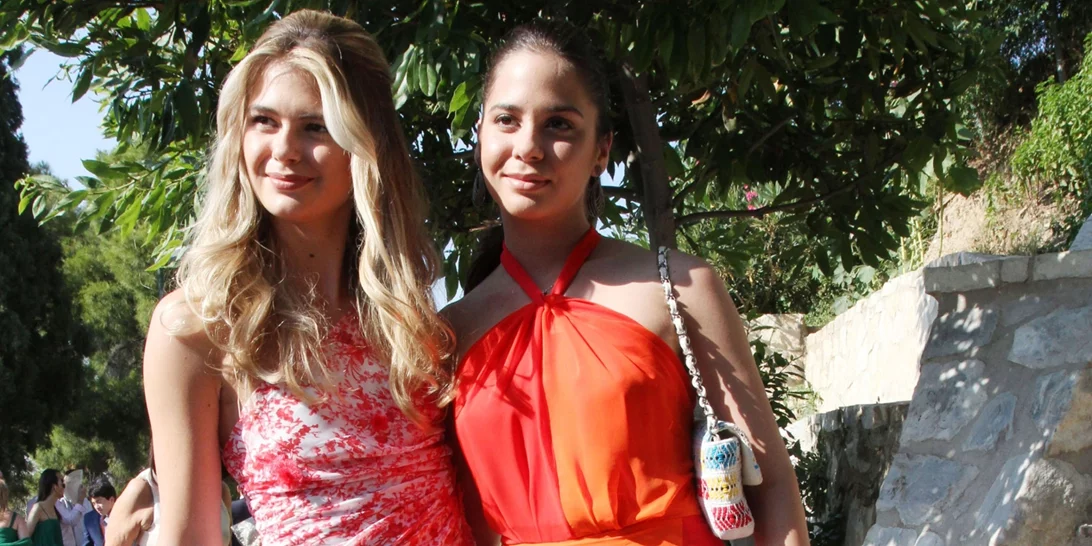 Η Αμαλία και η Αλεξάνδρα Κωστοπούλου είναι οι πιο αγαπημένες αδερφές | Οι αδημοσίευτες φωτογραφίες από την παιδική τους ηλικία