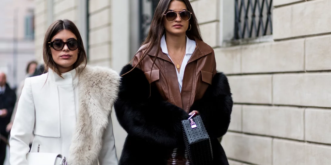 "The hug test" | Πώς θα καταλάβεις εάν το παλτό είναι πολύ μεγάλο ή μικρό για τη σιλουέτα σου