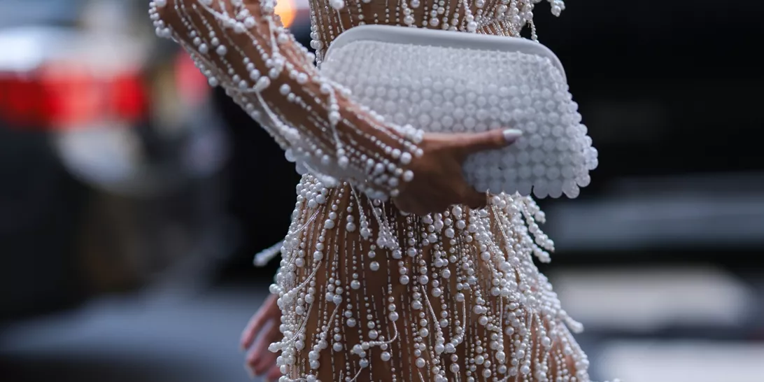 4 μανικιούρ που θα σε κάνουν να ξεχάσεις το κλασικό κόκκινο αυτές τις γιορτές