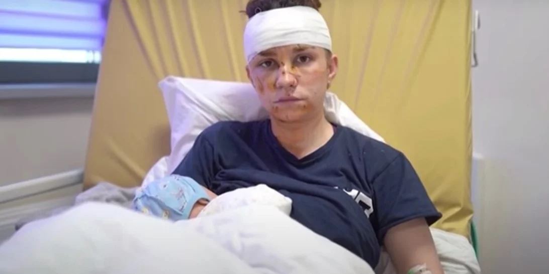 Η 27χρονη Olga έπεσε πάνω από το μωρό της για να το σώσει