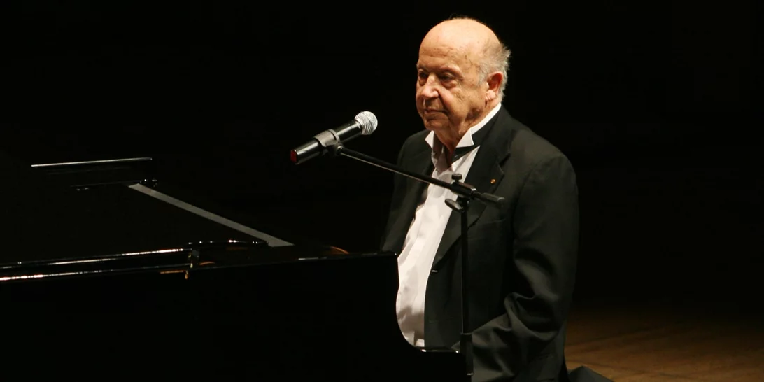 Ο Δημήτρης Μητροπάνος τραγουδά "Θα πιω απόψε το φεγγάρι" με τον Μίμη Πλέσσα στο πιάνο | Το σπάνιο βίντεο από το 1986