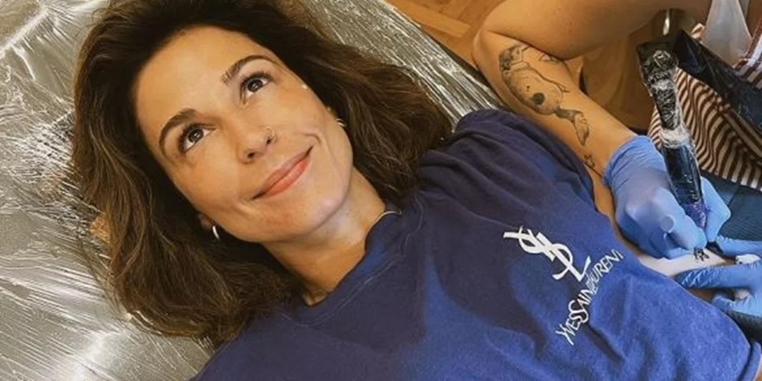 Κατερίνα Παπουτσάκη | "Χτύπησε" το ίδιο τατουάζ με αγαπημένο της πρόσωπο