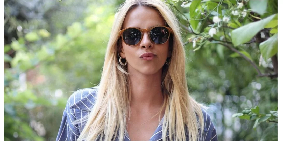 Η Τζένη Μελιτά με φλογερό κόκκινο στην πρεμιέρα του "Πρωίαν Σε Είδον"