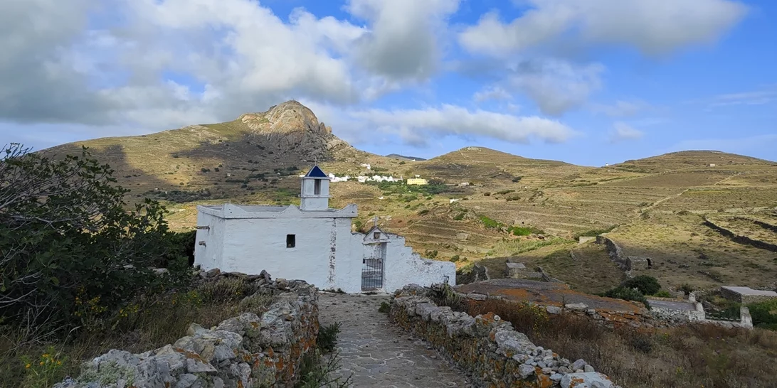 Στον περιπατητικό τουρισμό και τις εναλλακτικές μορφές τουρισμού ποντάρει η Τήνος για να επιμηκύνει την τουριστική της περίοδο