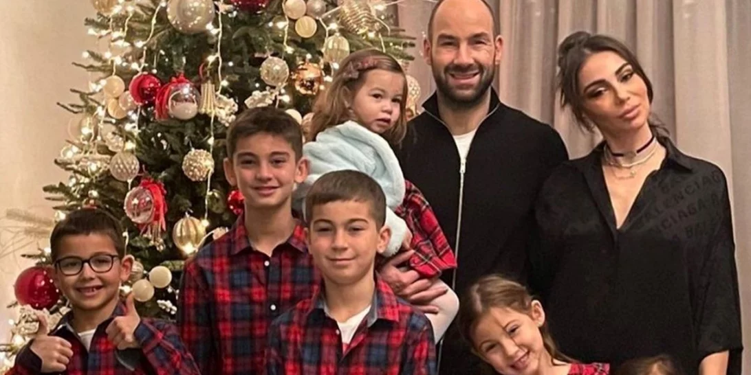 Οικογένεια Σπανούλη | Υποδέχτηκαν τη νέα χρονιά με ασορτί σύνολα