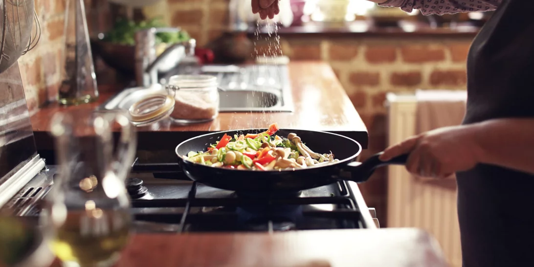 Οι τροφές που (κακώς) αποφεύγουμε όταν κάνουμε υγιεινή διατροφή