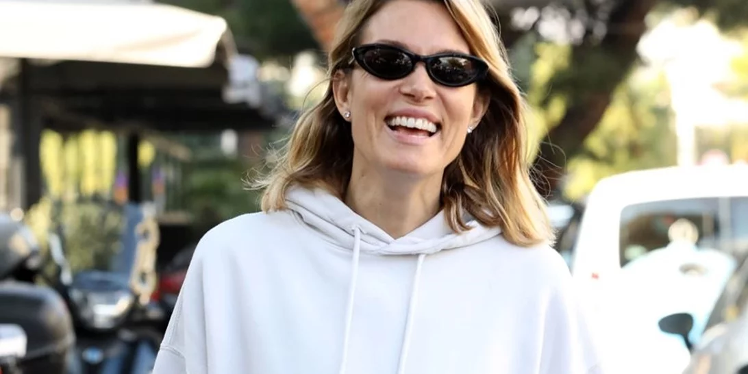 Η Βίκυ Καγιά για brunch | Εντελώς φυσική με casual outfit