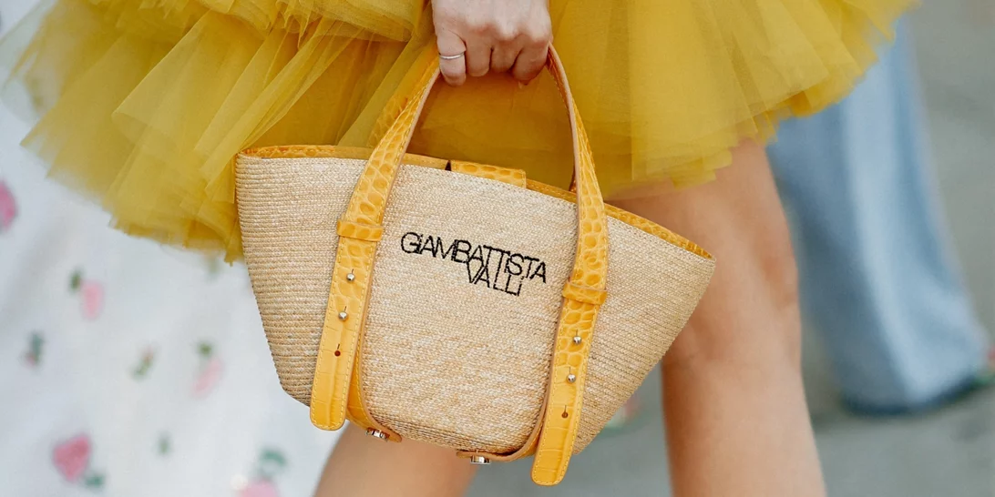 Οι designer bags που αξίζει να αποκτήσετε στις καλοκαιρινές εκπτώσεις