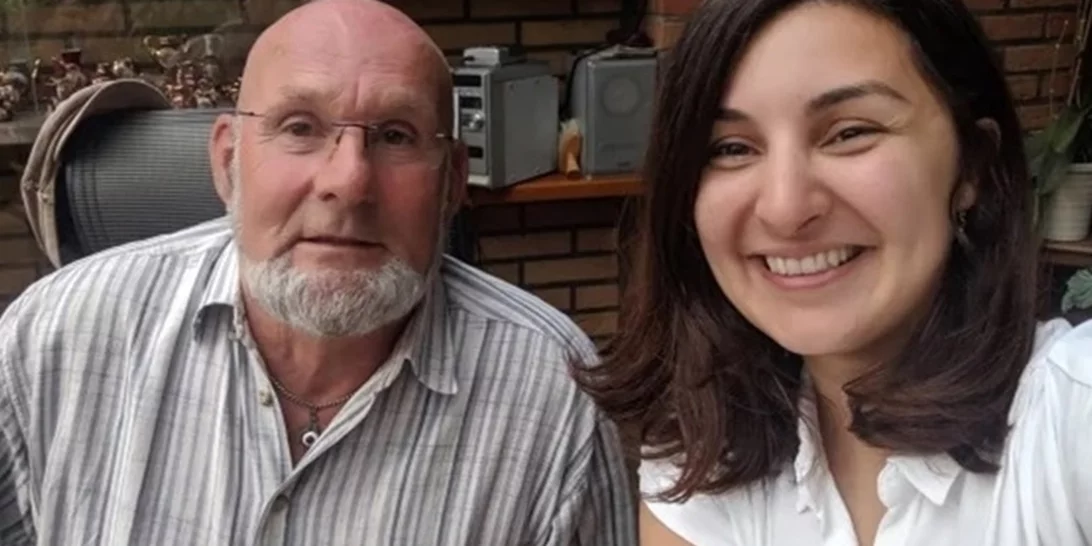 Η προσφυγοπούλα που έψαξε και βρήκε τον άντρα που της αγόρασε ένα ποδήλατο όταν ήταν 5 χρονών