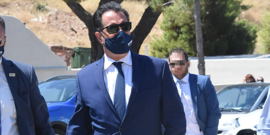 Επιμένει ο Γεωργιάδης | Σπουδαίος λόγος απόλυσης ο μη εμβολιασμός - Πότε δεν προβλέπεται αποζημίωση