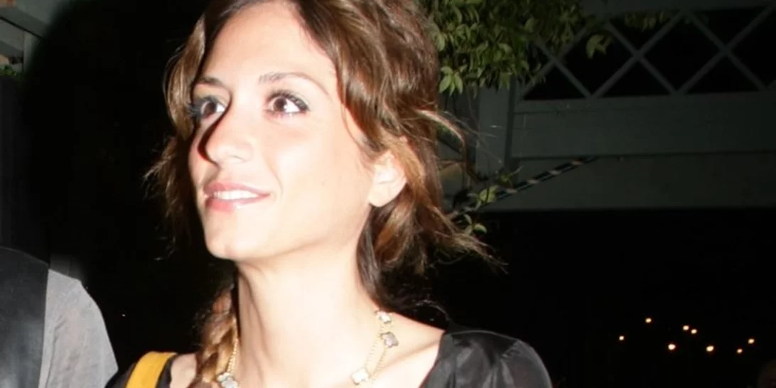 Η Σοφία Καρβέλα στο μποστάνι | Οικογενειακώς στην Αντίπαρο