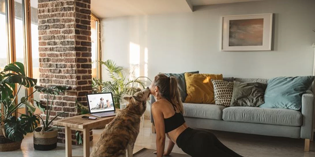 Άσκηση σανίδα | 3 παραλλαγές για προχωρημένες (σφίξε κοιλιά, πόδια και γλουτούς με 1 κίνηση)