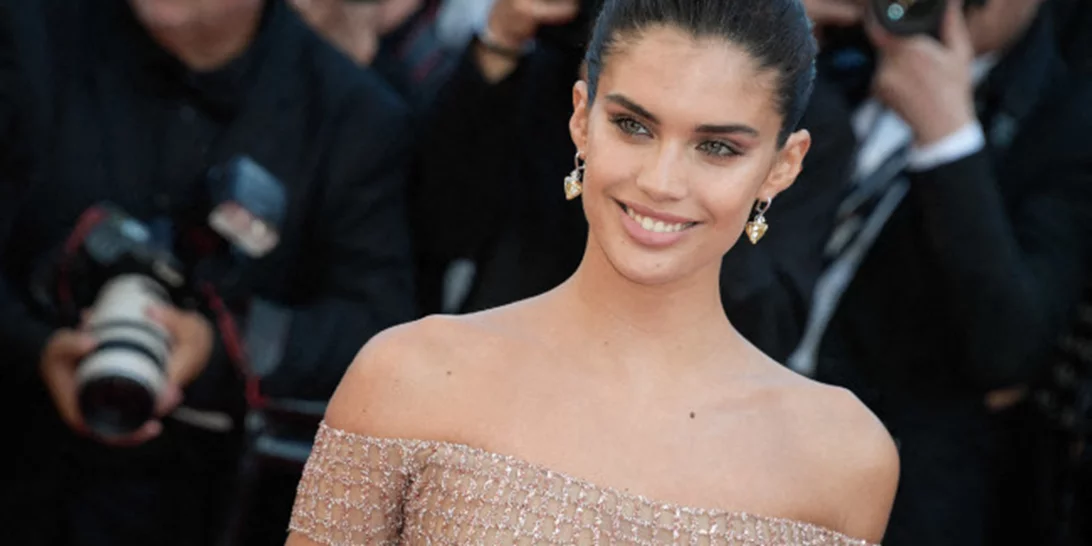 Sara Sampaio | Έκανε το πιο girly χτένισμα που είναι ό,τι πρέπει για την καραντίνα