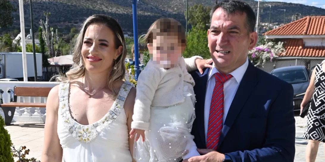 Η κόρη του Πύρρου Δήμα και της Αφροδίτης Σκαφίδα είναι ό,τι πιο cute θα δεις σήμερα | Η ανάρτηση της μαμάς της από την παραλία