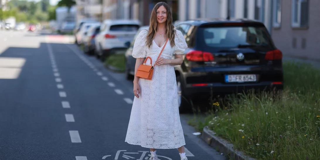 Τα λευκά φορέματα με κεντήματα είναι ό,τι πιο όμορφο θα φορέσεις το καλοκαίρι