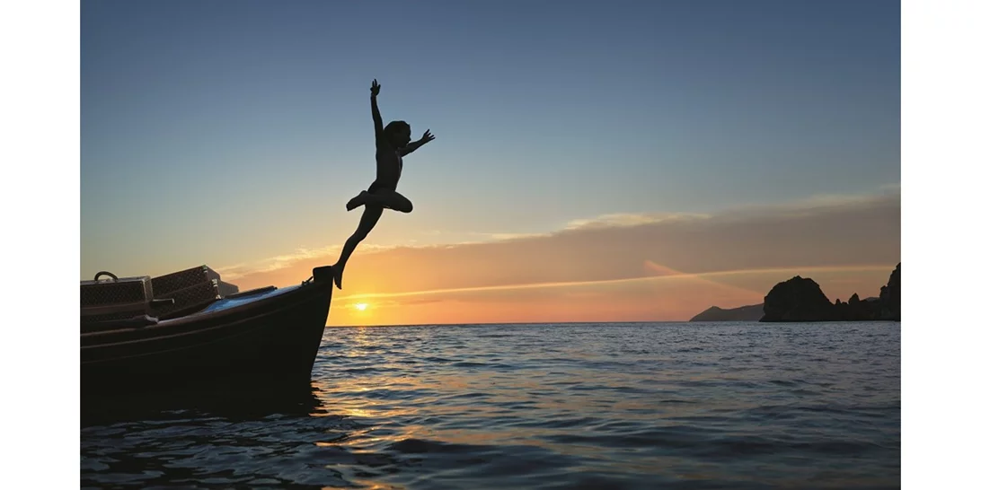 Louis Vuitton | Η νέα διεθνής καμπάνια του οίκου φωτογραφήθηκε σε ελληνικό νησί