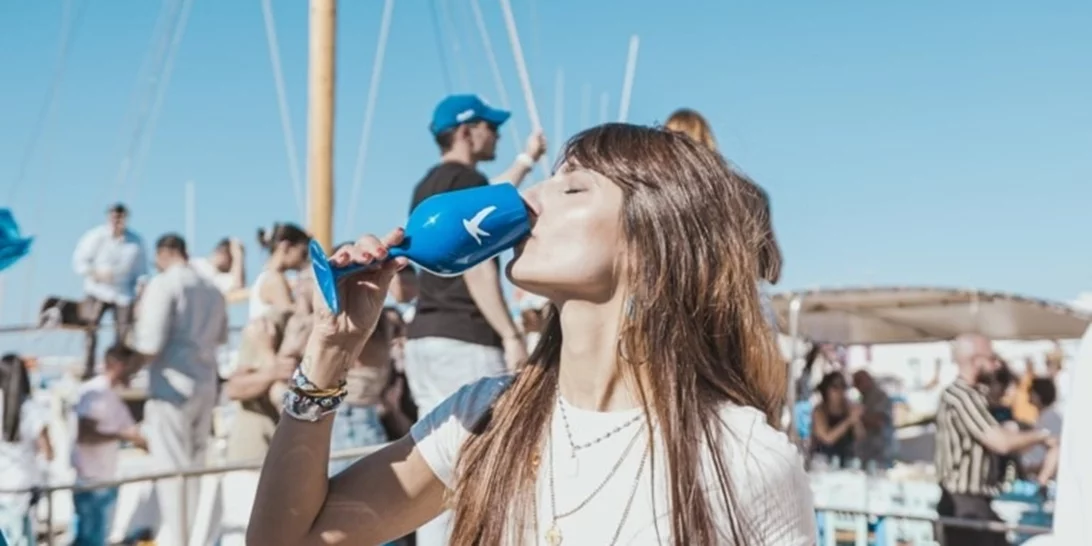 Πάσχα στην Πάρο για τη Βασιλική Ρούσσου - Το γλέντι στη Νάουσα με τη Grey Goose Altius
