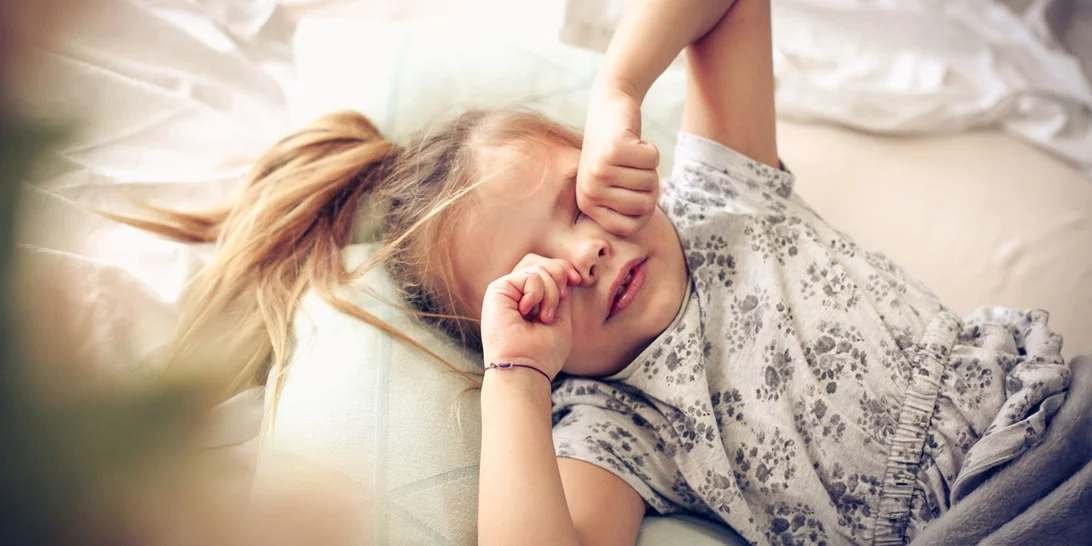 4 σημάδια που δείχνουν ότι το παιδί σου χρειάζεται περισσότερο ύπνο