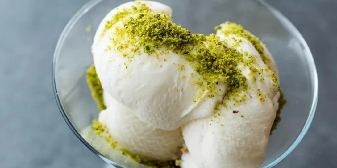 Μόνο με 4 υλικά | Το πιο εύκολο παγωτό καϊμάκι - χωρίς παγωτομηχανή