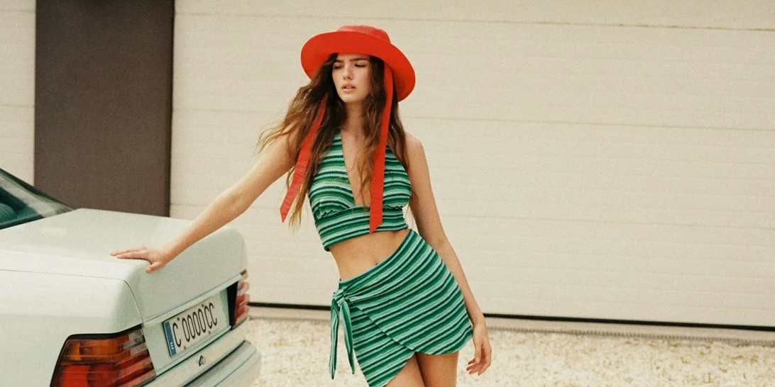 Πώς με 30 ευρώ μπορείς να δημιουργήσεις το πιο καλοκαιρινό σύνολο με κομμάτια από την Pull & Bear