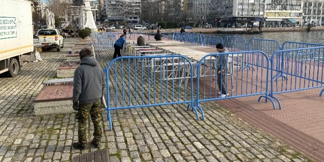 Ετοιμασίες στο λιμάνι της Θεσσαλονίκης για την τελετή καθαγιασμού των Υδάτων