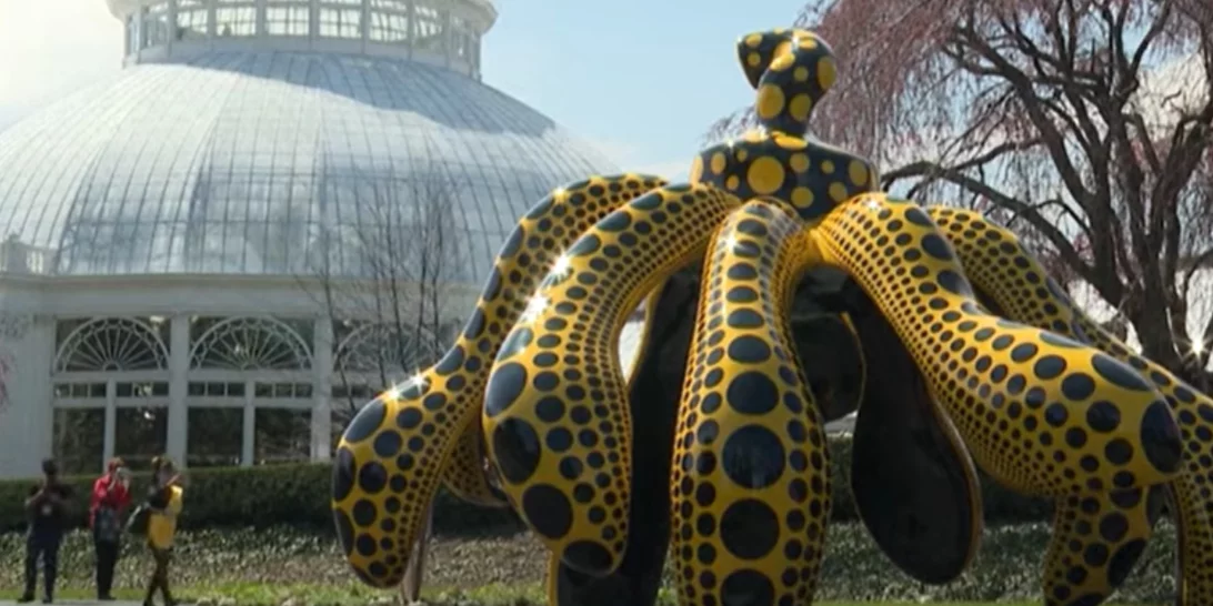 Εγκαινιάστηκε στον Βοτανικό Κήπο της Νέας Υόρκης η έκθεση "Kusama: Cosmic Nature"