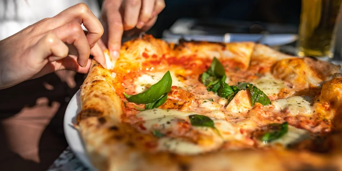 Αυτή είναι η πιο εύκολη, γρήγορη και γευστική συνταγή για ζύμη πίτσας - Θα την φτιάξεις σήμερα