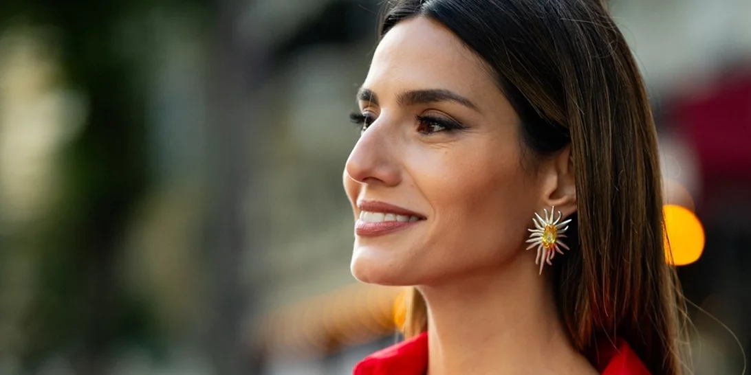 Η Ηλιάνα Παπαγεωργίου με το εκκεντρικό κραγιόν που πρέπει να δοκιμάσεις αν είσαι μελαχρινή