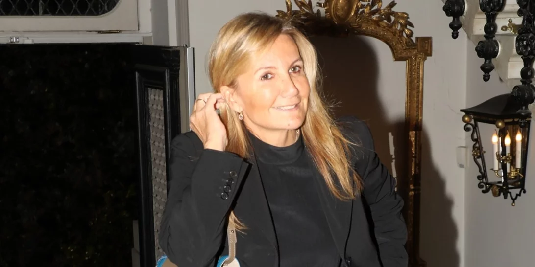 Η Μαρέβα Μητσοτάκη φόρεσε το διαχρονικό παλτό της γυναικείας γκαρνταρόμπας