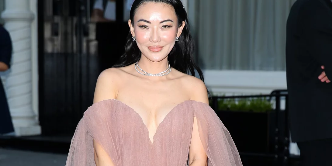 Coquette nails | Το πιο θηλυκό μανικιούρ της σεζόν είναι η νέα εμμονή των fashionistas