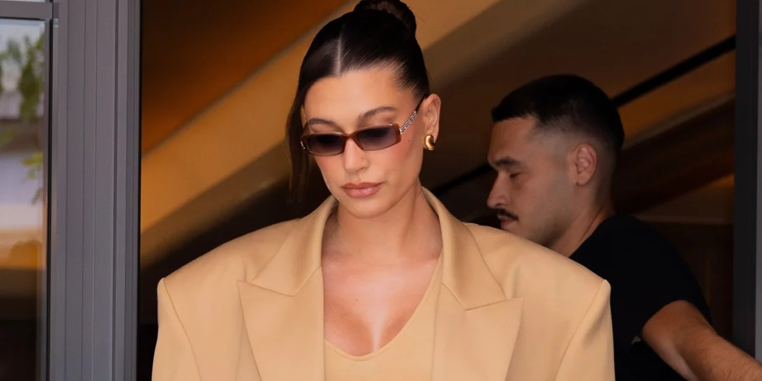 Hailey Bieber | Το ιδιαίτερο δαχτυλίδι που φορά συνέχεια μετά τη γέννηση του γιου της