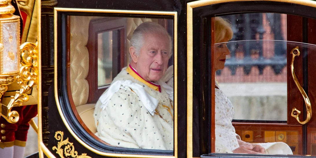 Στέψη Καρόλου και Καμίλας | Καρέ καρέ το χρονικό της ιστορικής μέρας (εικόνες)