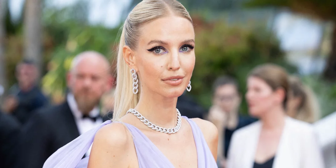 Leonie Hanne | Η διάσημη fashion influencer φόρεσε μαγιό ελληνικού brand