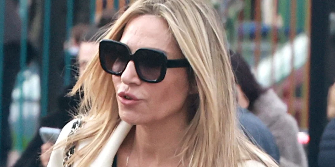 Τρεις γενιές στη Γλυφάδα | Η Ελένη Πετρουλάκη με τη μητέρα και την κόρη της σε δημόσια εμφάνιση