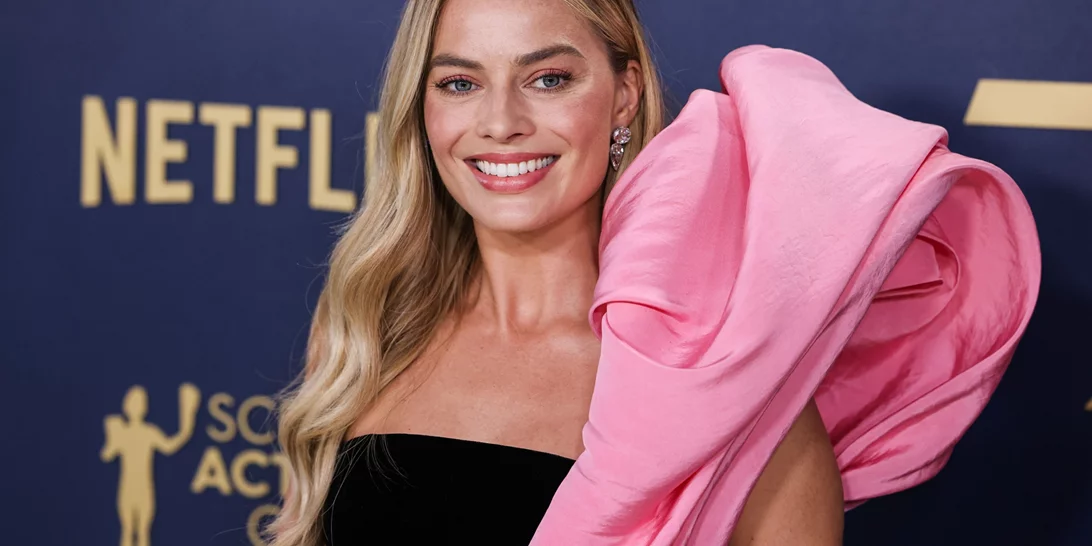 Jelly nails | Η Margot Robbie με το ανοιξιάτικο μανικιούρ που ταιριάζει απόλυτα στα κοντά νύχια