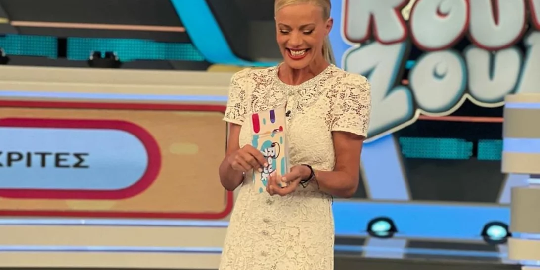 Ζέτα Μακρυπούλια | Συνδύασε τη mini φούστα της με το ιδανικό ζευγάρι παπούτσια για αυτή την εποχή