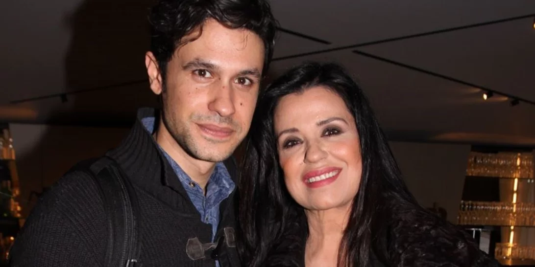 Μαρία Τζομπανάκη | H εμφάνιση στο Γκάζι με το πουκάμισο που είναι διαχρονικά chic