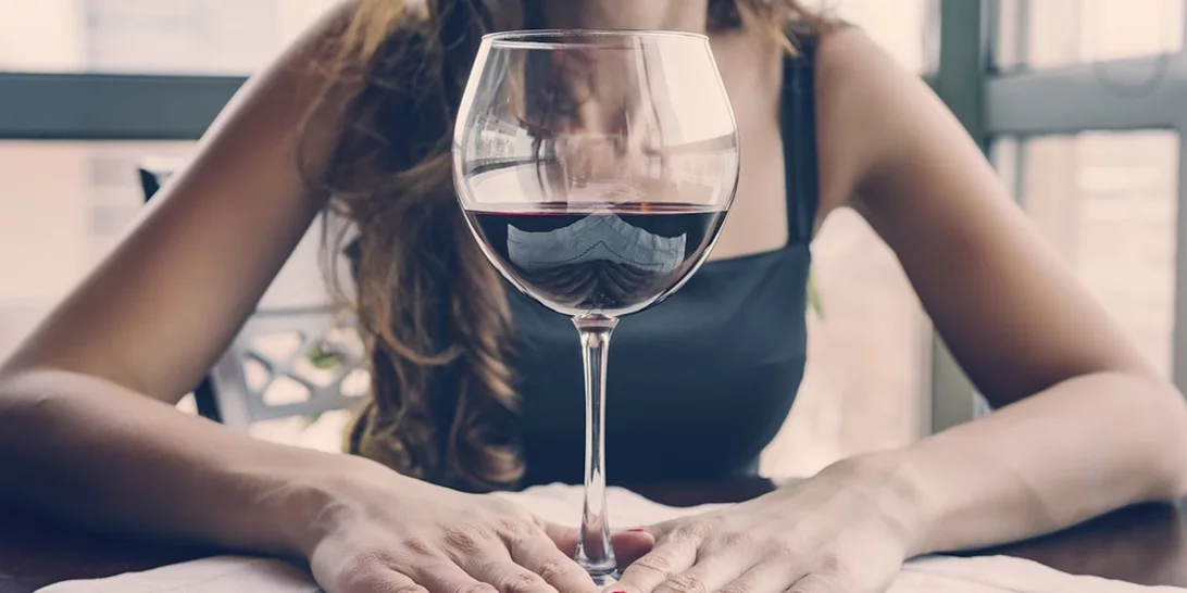 Γιατί νιώθεις ότι δεν μπορείς να χαλαρώσεις αν δεν κάνεις κάποια κατάχρηση;