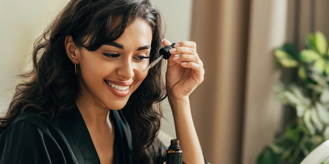 Οι καλύτεροι οροί με υαλουρονικό οξύ που μπορείς να αγοράσεις τώρα