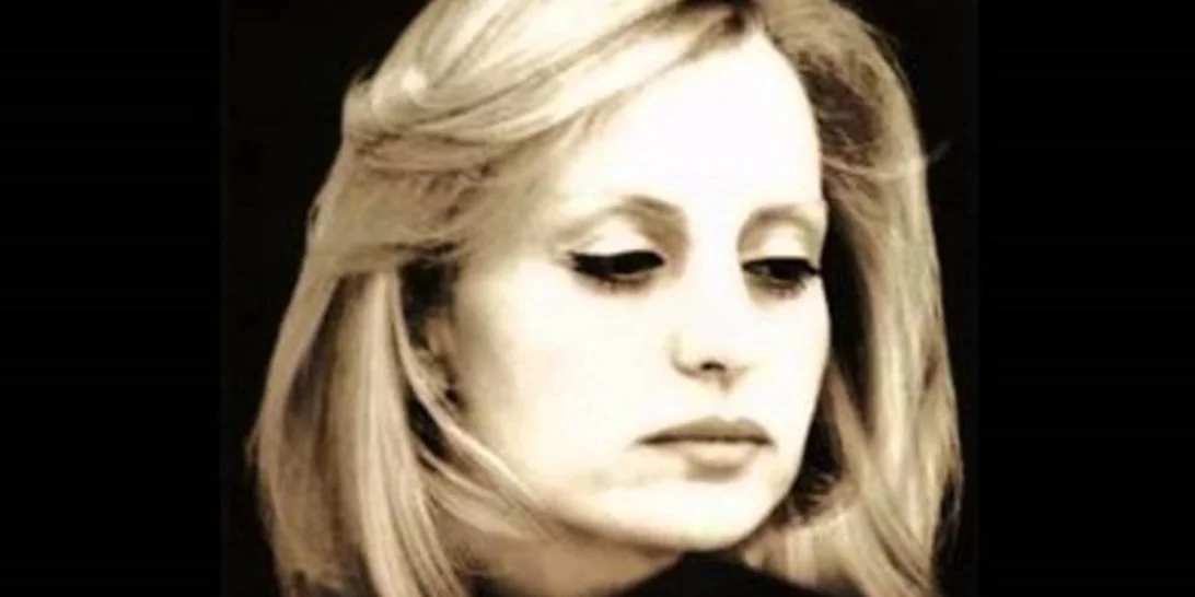 Βίκυ Μοσχολιού | Βόλτα με γόνδολα στη Βενετία φορώντας το αγαπημένο item των Γαλλίδων