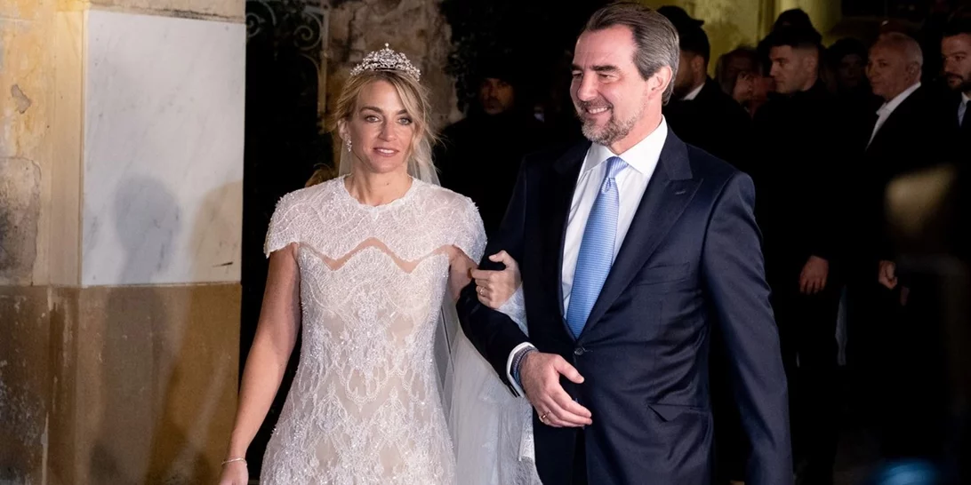 Χρυσή Βαρδινογιάννη - Νικόλαος Ντε Γκρες | Χαλαρή βραδινή έξοδος σε ελληνικό νησί με αγαπημένα τους πρόσωπα